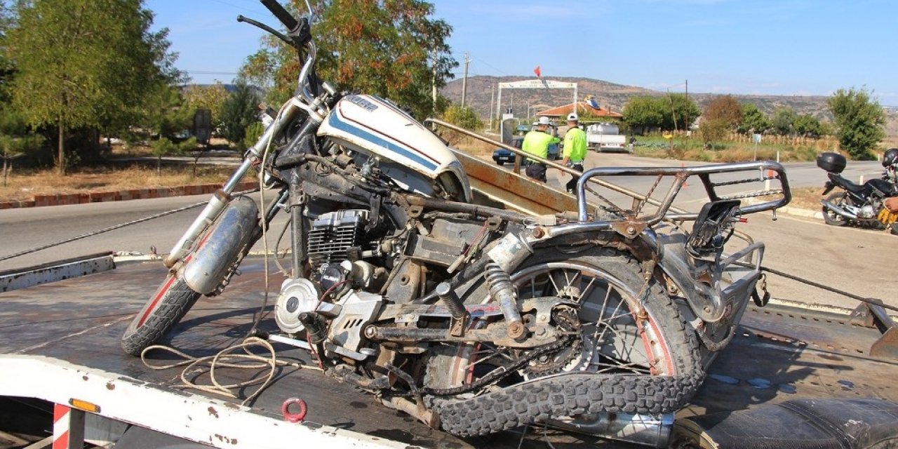 Sepetli motosiklet ile otomobil çarpıştı: 1 ölü