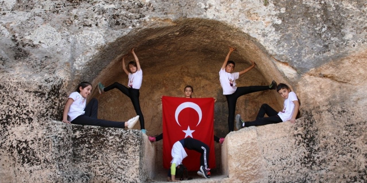 Perre Antik Kentte Cimnastik Günü kutlaması