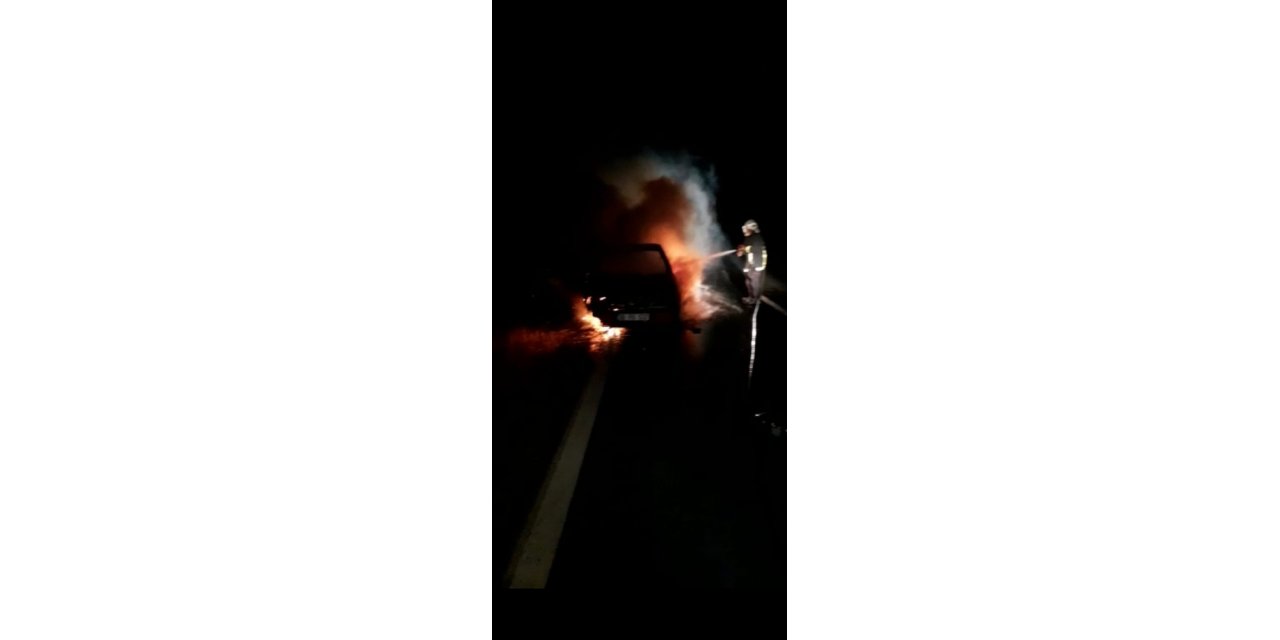 Kayseri’de seyir halindeki otomobil alev topuna döndü