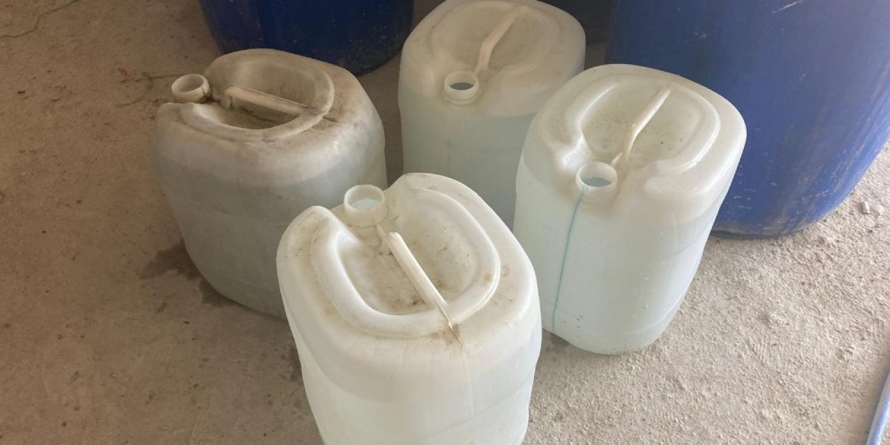 Adana’da 3 bin 220 litre sahte içki ele geçirildi