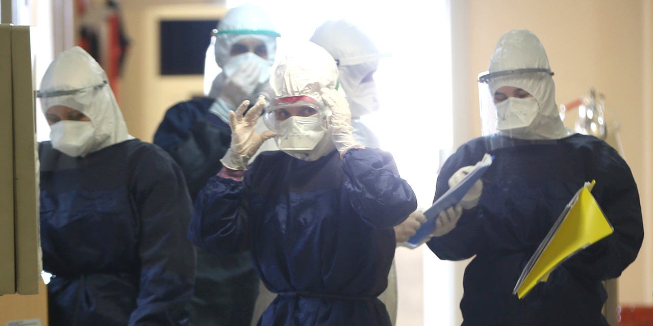 Doktorlar Kovid-19'la savaşı anlattı: Yoğun bakımda çaresiz bakışlar