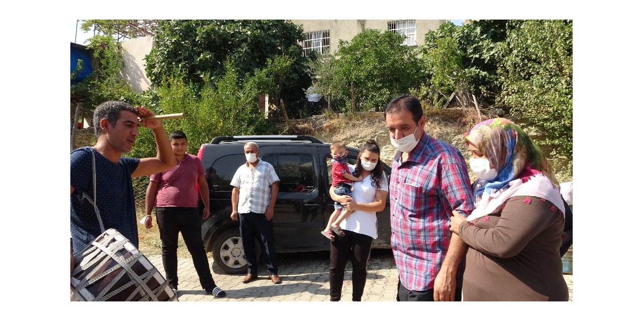 Libya’da kurtarılan Türk davul zurnayla karşılandı