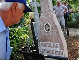 Çavuşesku çiftinin mezarı açıldı