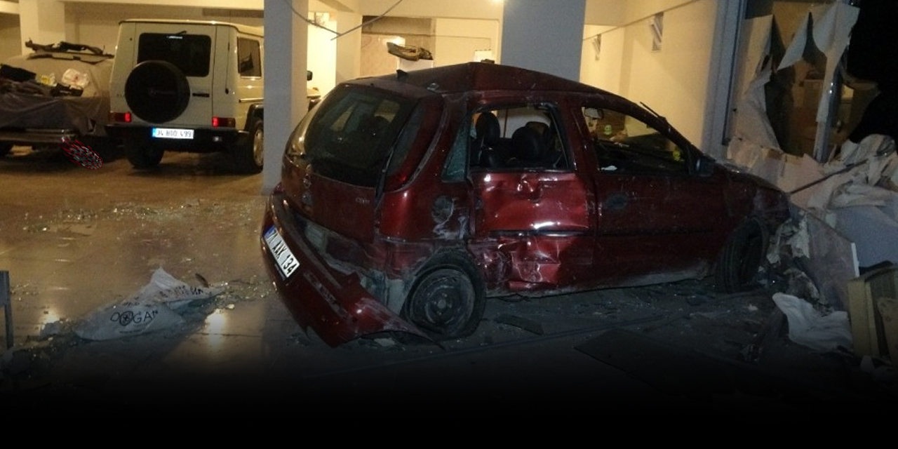 Virajı alamayan otomobil iş yerine girdi! 19 yaşındaki sürücü yaralandı