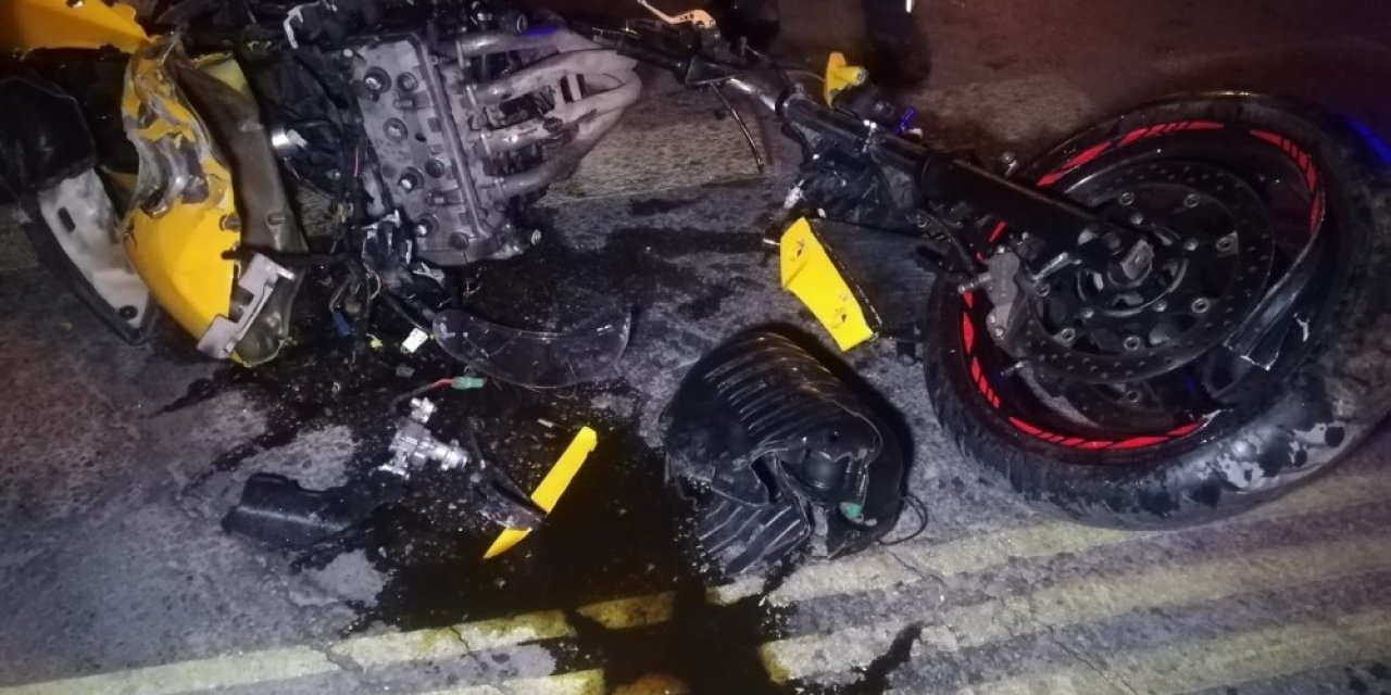 İzmir’de motosiklet refüje çarptı: 2 yaralı