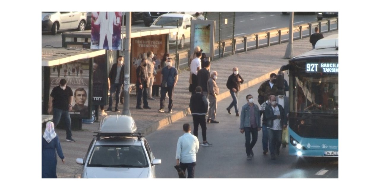 Okulların açılmasıyla İstanbul’da trafik yoğunluğu yaşandı