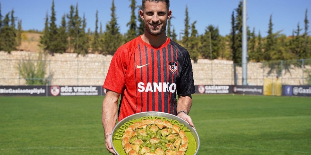 Mirallas’ın transferi dünya basınını şaşkına çevirdi