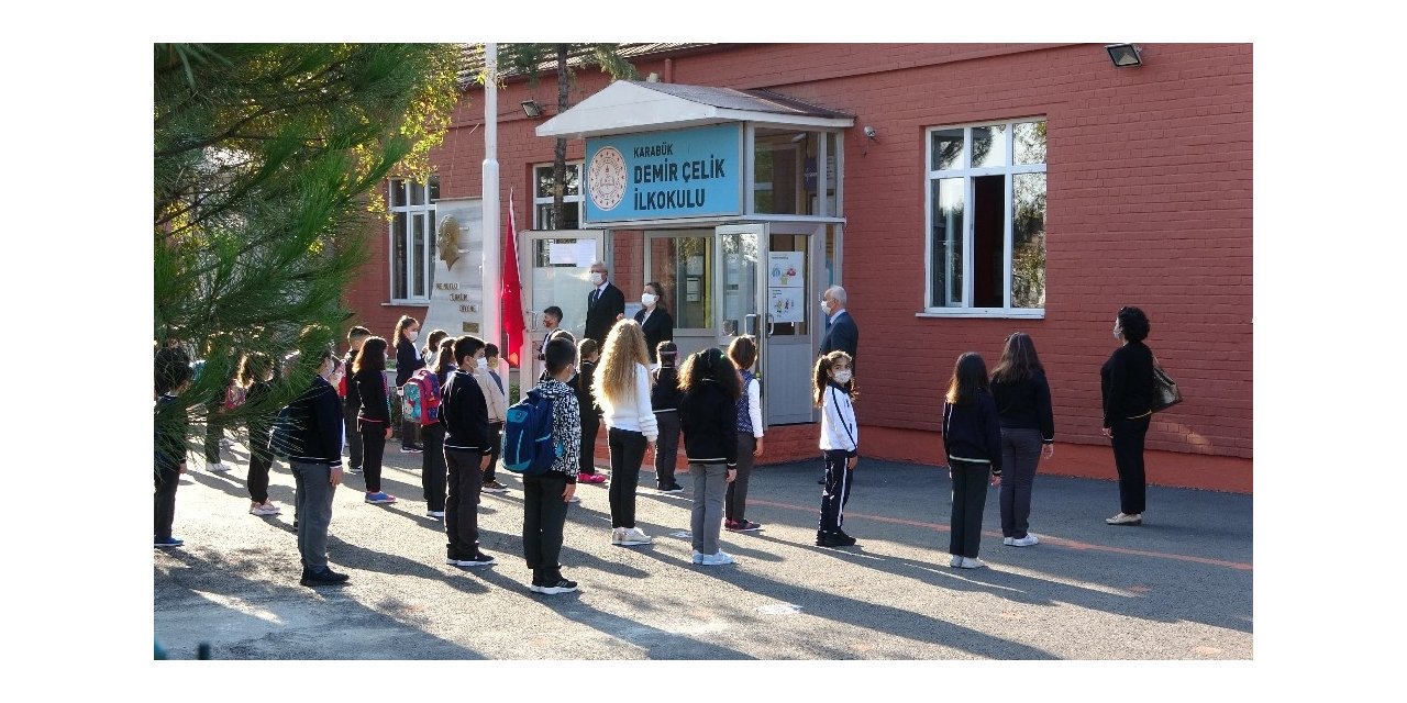 Karabük’te yüz yüze eğitim öğrencilere uyarılar yapılarak başladı