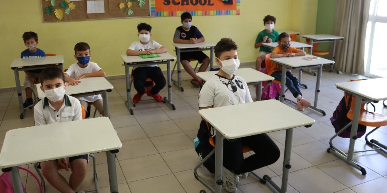 Adana’da yüz yüze eğitim tedbirlerle başladı