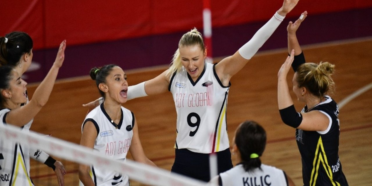 Adam Voleybol galibiyetle başladı
