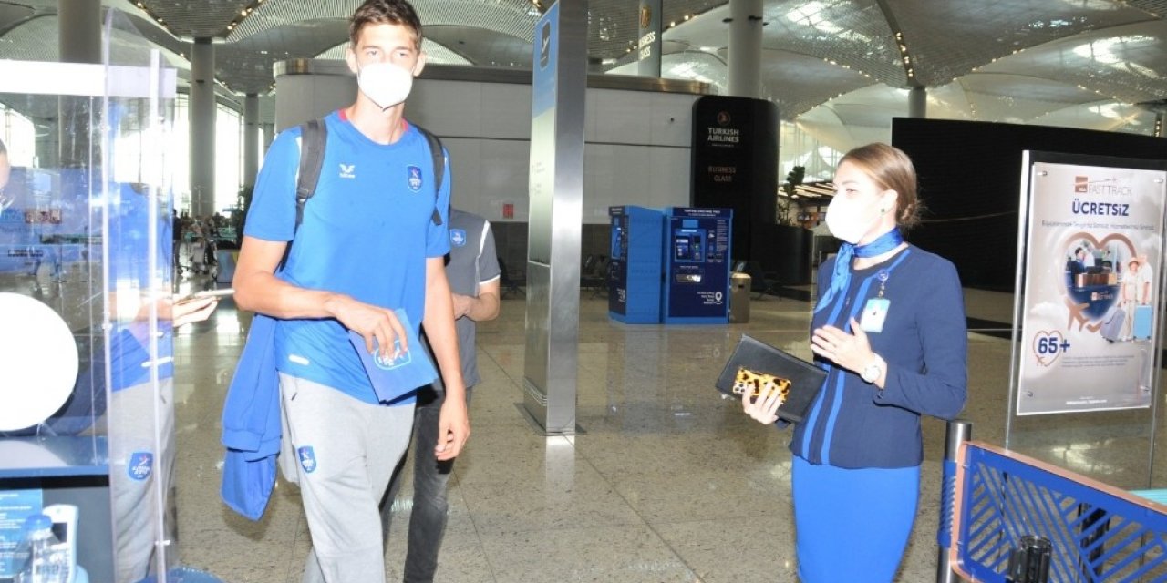 Anadolu Efes, ALBA Berlin maçı için Almanya’ya uçtu