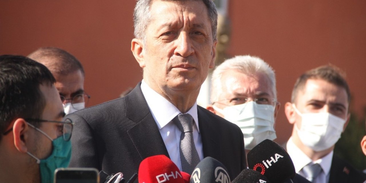 Bakan Selçuk: “Okullar marifetiyle tabletlerin dağıtımı bu haftadan itibaren başlıyor”