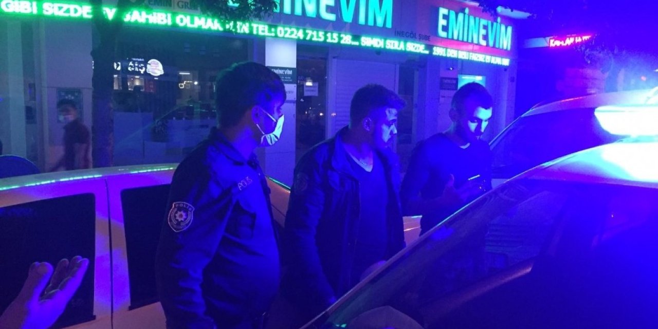 Kazadan kaçmak isteyen gençler maskesizlikten dolayı ceza yedi