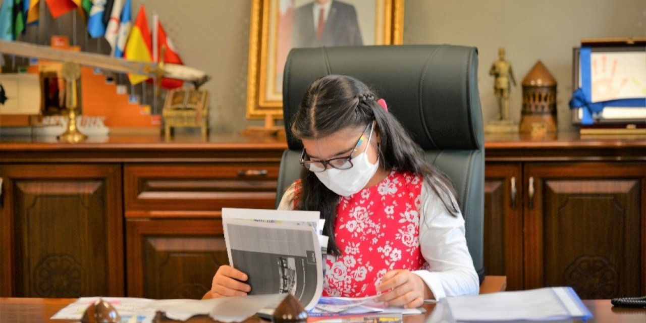 Vali Şentük, koltuğu kız çocuklarına devretti