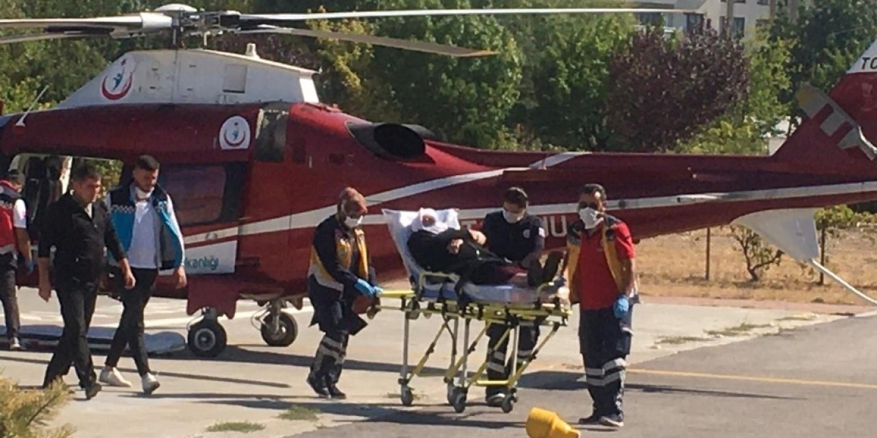 KOAH hastası kadın ambulans helikopterle şehir merkezine getirildi