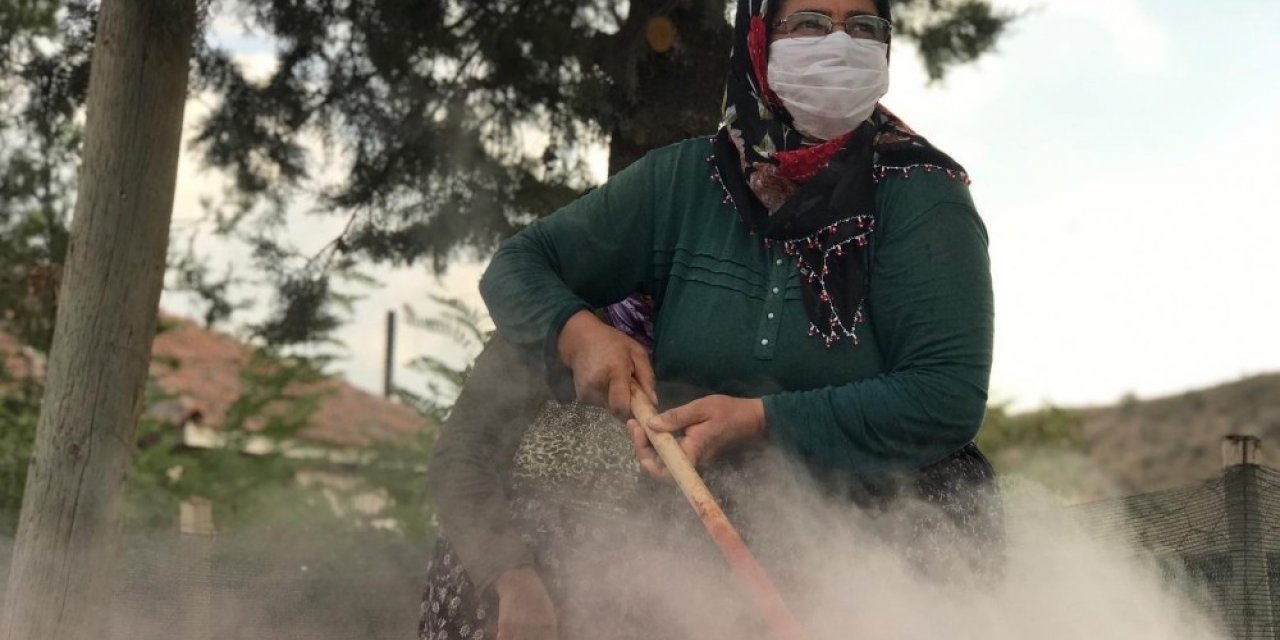 Kışlık lezzetler şimdiden hazır ediliyor