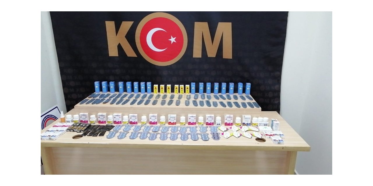Kaçak ürünleri piyasaya sürmeden yakalandılar