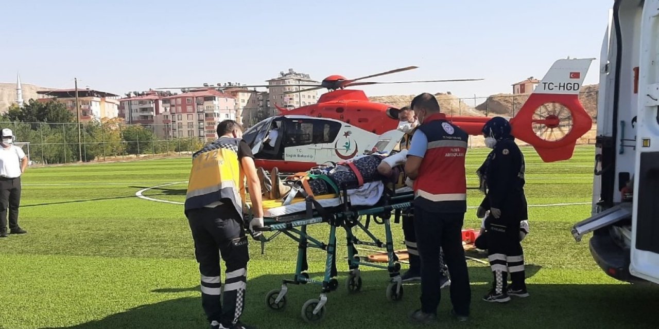 Yaşlı kadının imdadına ambulans helikopter yetişti