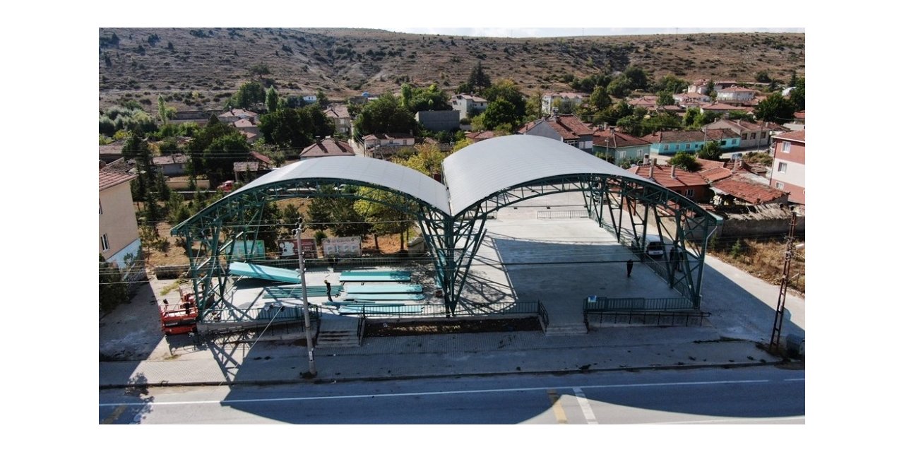 Oklubalı pazar yerinin cephesi kaplanıyor