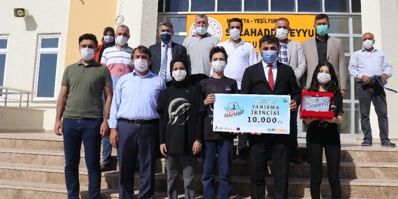 MHP’den Teknofest’de derece yapan öğrencilere ziyaret