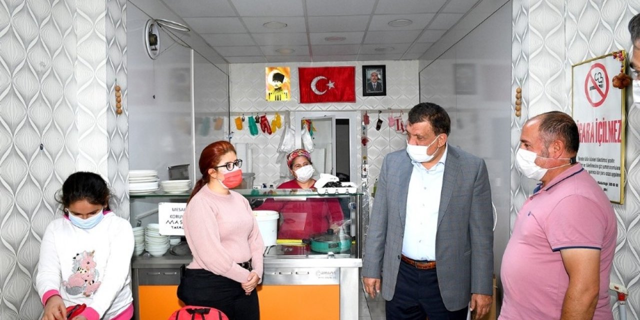 Başkan Gürkan Hekimhan’da esnaf ve vatandaşlarla bir araya geldi