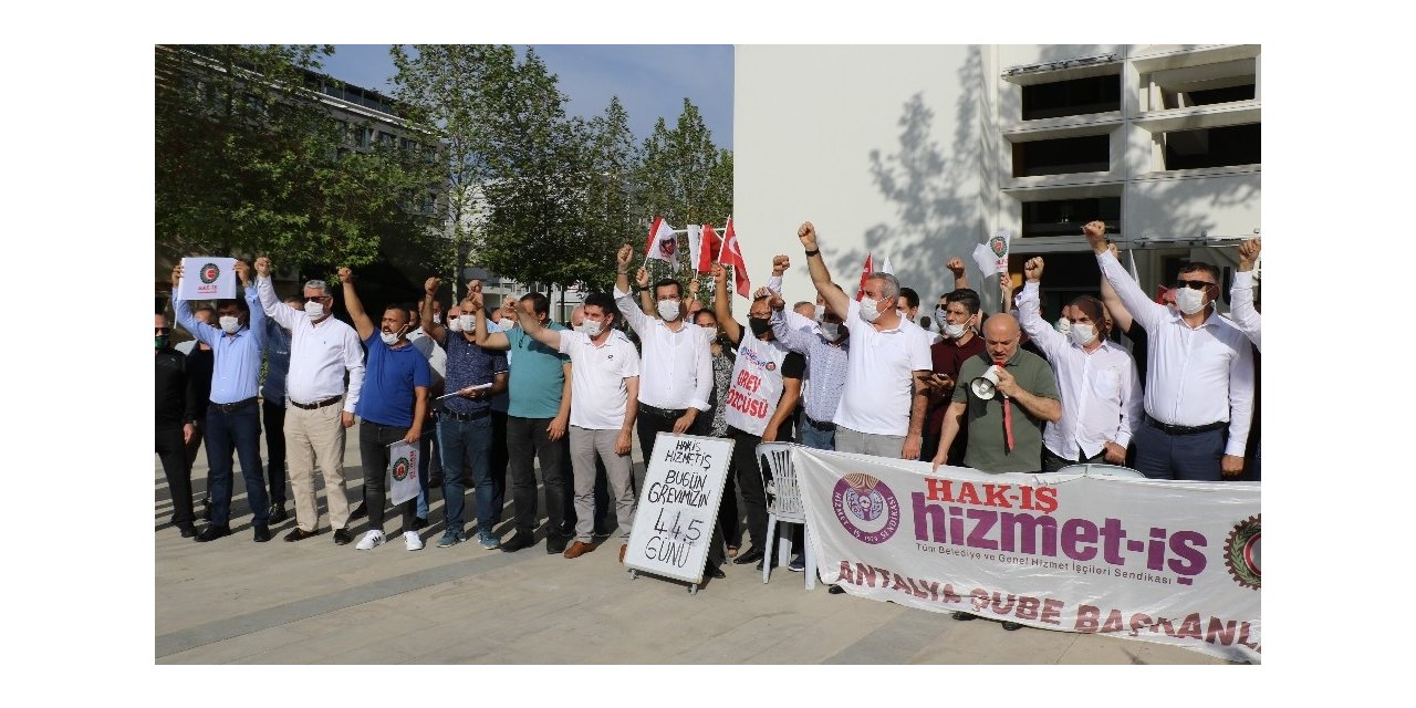 Antalya Büyükşehir Belediyesi önündeki grev, 445 gündür devam ediyor
