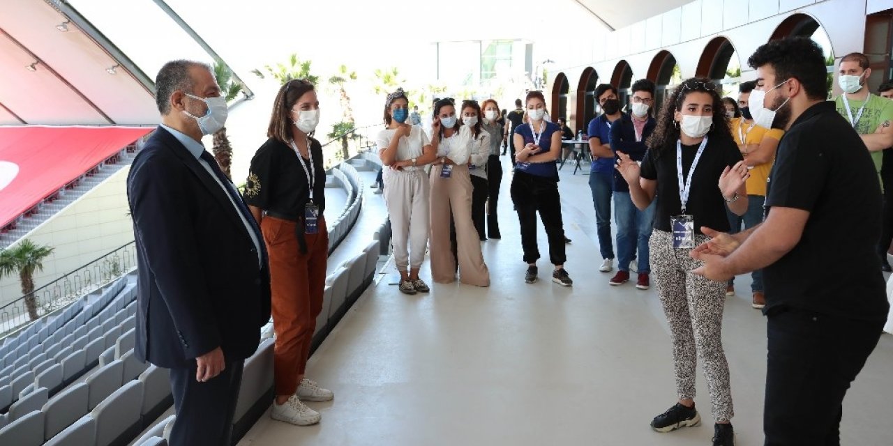 HKÜ Kampüsü öğrencileri ile yeniden buluştu