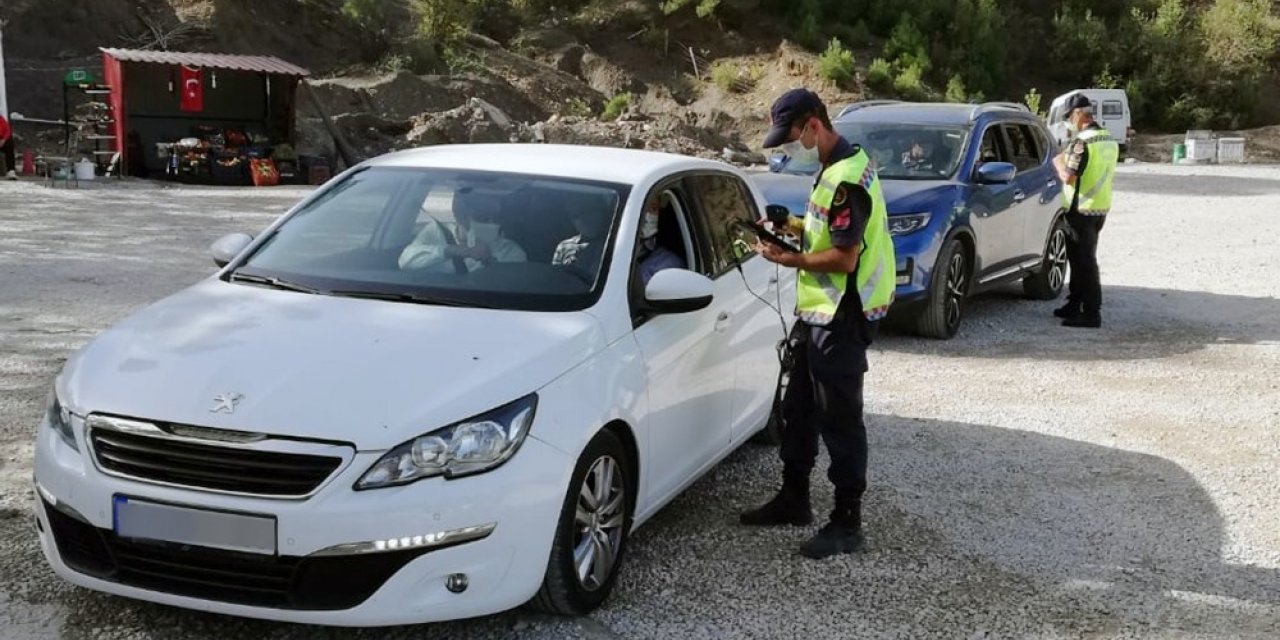 Adana’da 6 kişiye 5 bin 400 TL maske cezası