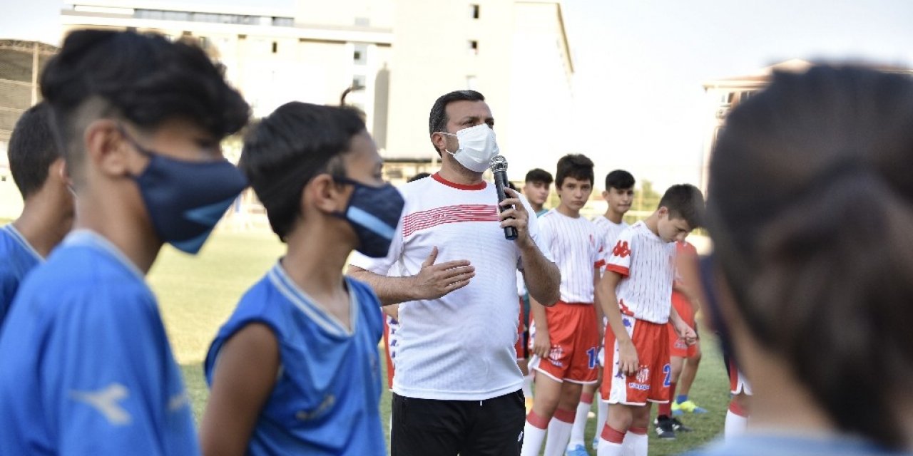 U-13 Fatih Mehmet Kocaispir Futbol Turnuvası başladı