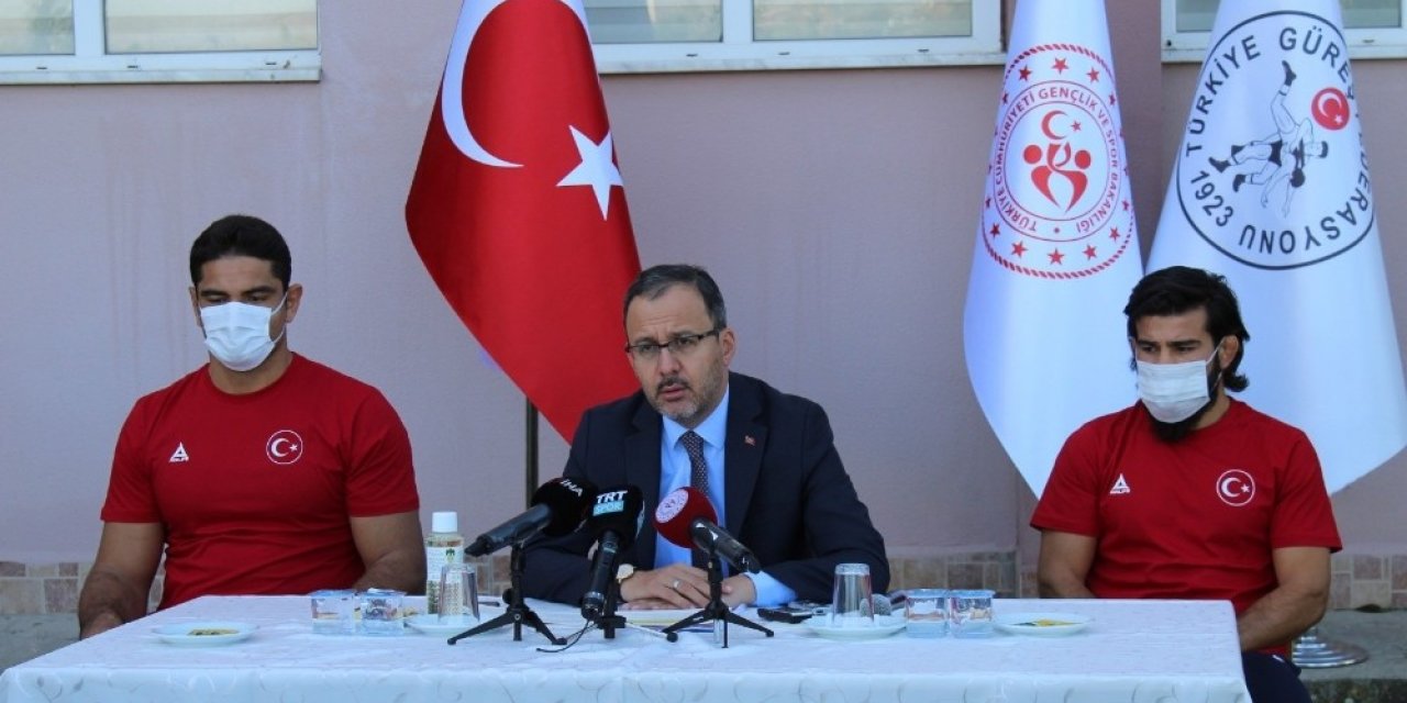 Bakan Kasapoğlu’ndan güreşçilere müjde