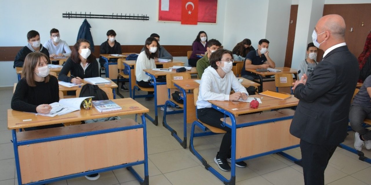 İl Milli Eğitim Müdürü Cırıt, okullarda pandemi tedbirlerini inceledi