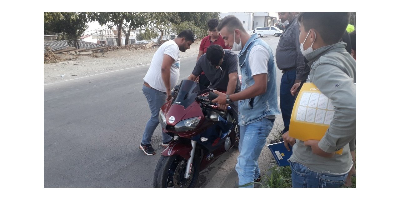 Otomobil motosiklete çarpıp kaçtı: 2 yaralı