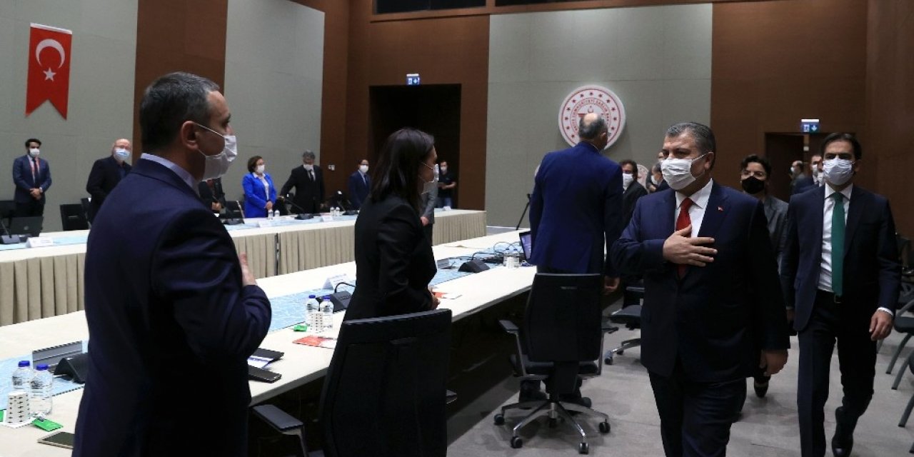 Bakan Koca, Yerli Aşı Ortak Çalışma Grubu Toplantısı’na başkanlık etti