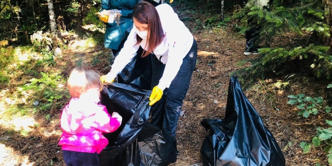 Başkan Tekin, Bozcaarmut göleti çevresindeki temizlik çalışmalarına katıldı