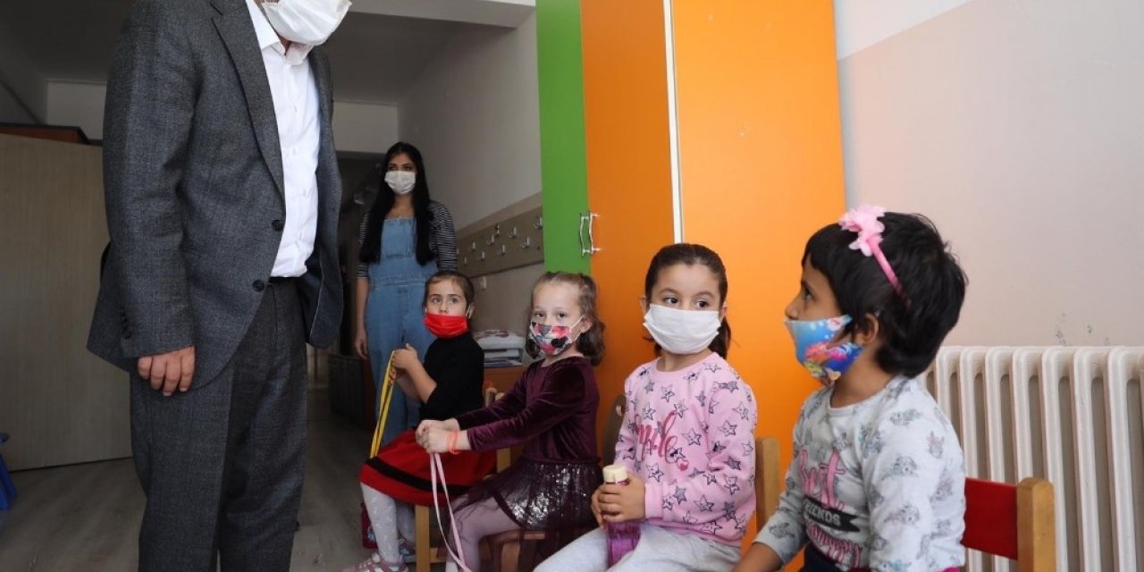 Başkan Ercan öğrencilerin okul heyecanına ortak oldu