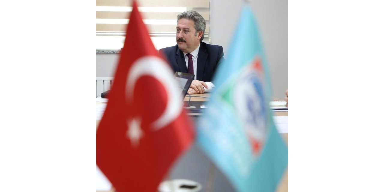 Melikgazi Belediyesi okulları onarıyor