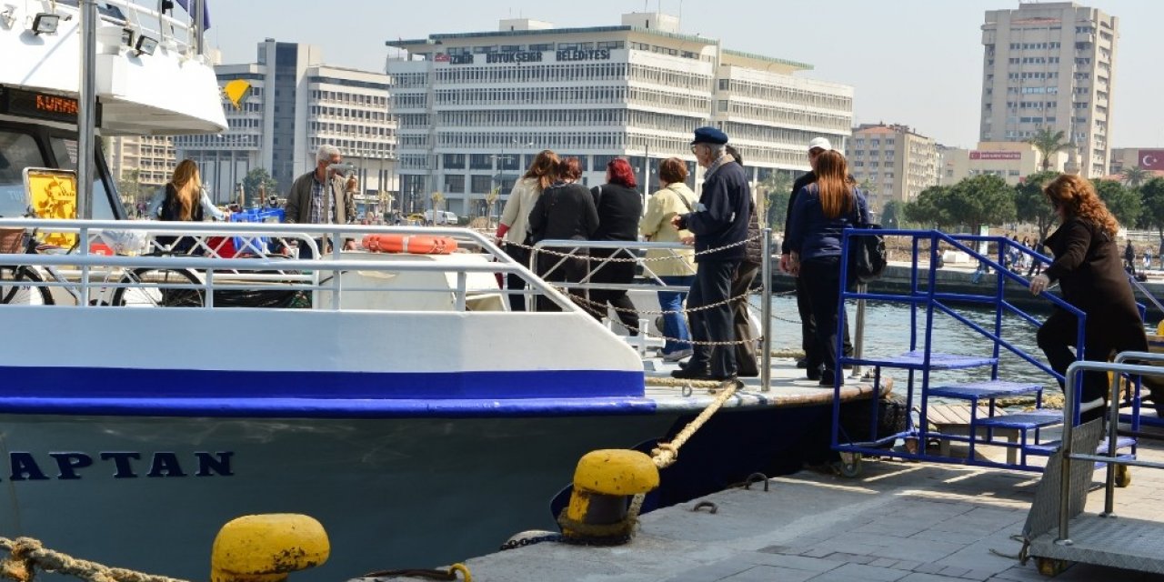 İzmir’de deniz ulaşımı yükseliyor