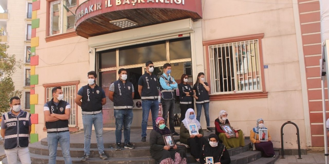 HDP önündeki ailelerin evlat nöbeti direnişi 406’ncı gününde