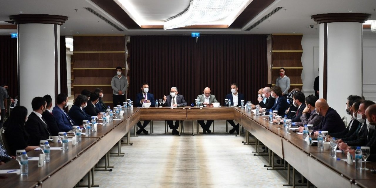 Büyükkılıç, "Erciyes Zirvesi"nde yatırımcıları uyardı