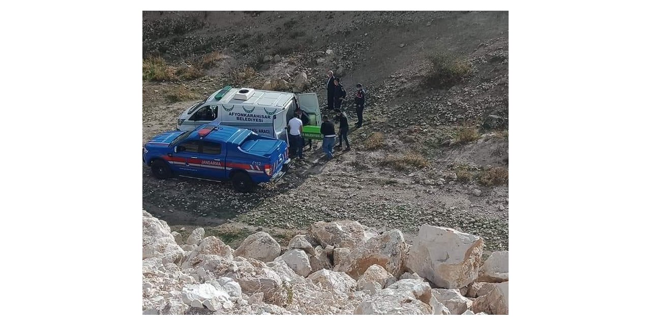 Şarampole devrilen otomobilin 21 yaşındaki sürücüsü öldü