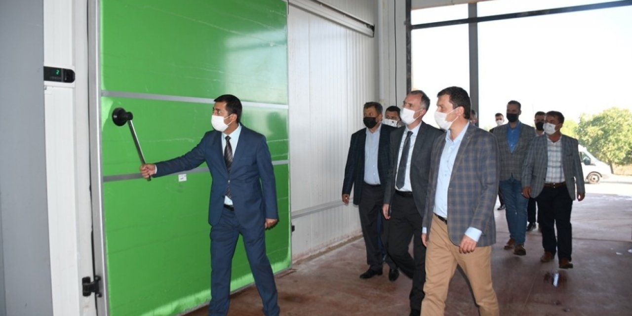 Soğuk hava deposu hizmet vermeye başladı
