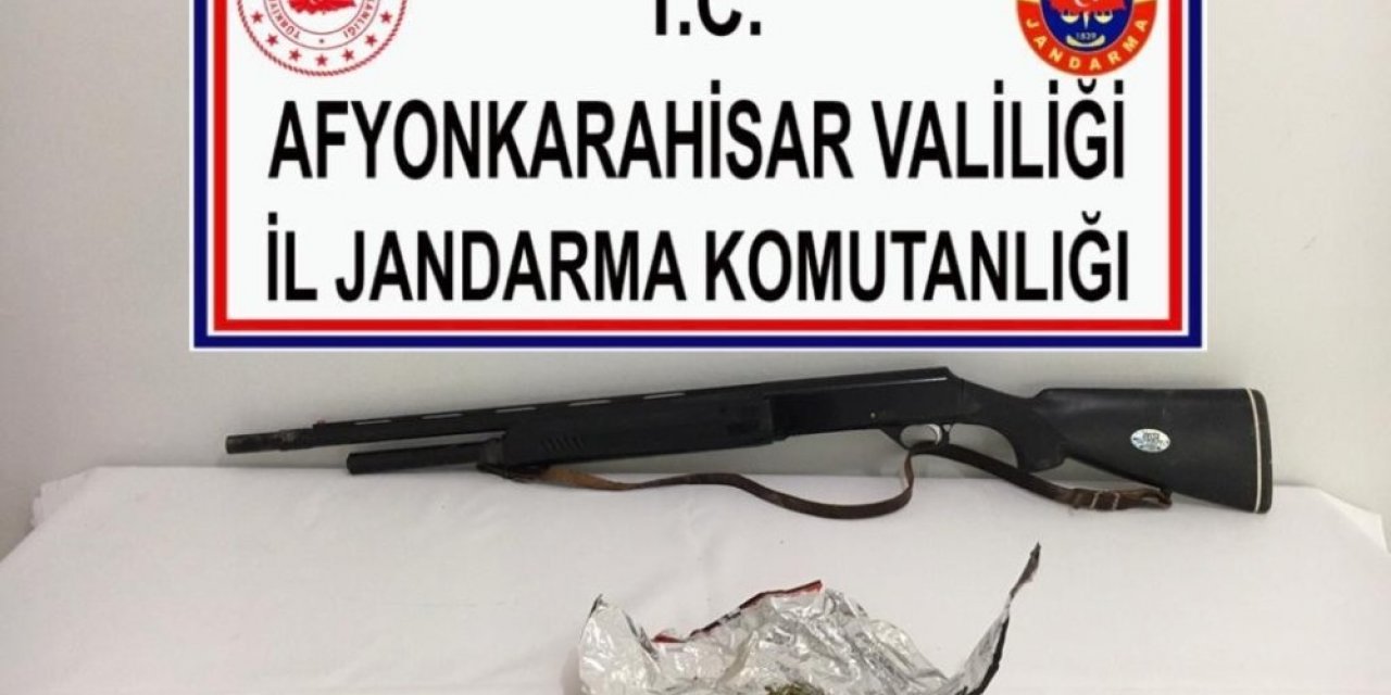 Yetiştirdiği kenevirleri satamadan jandarmaya yakalandı