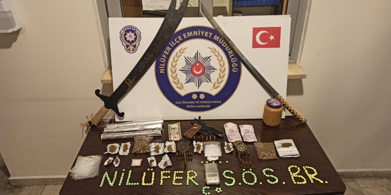 Bursa’da 2 kılıç ve yüklü miktarda uyuşturucu ele geçirildi