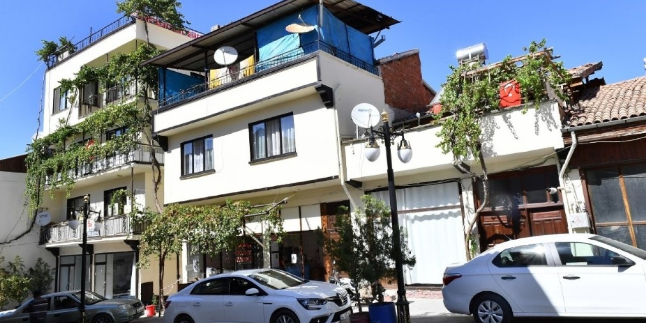 Yeşilyurt’ta ki ‘cephe sağlıklaştırma’ projeleri esnaf ve vatandaşların beğenisini topladı