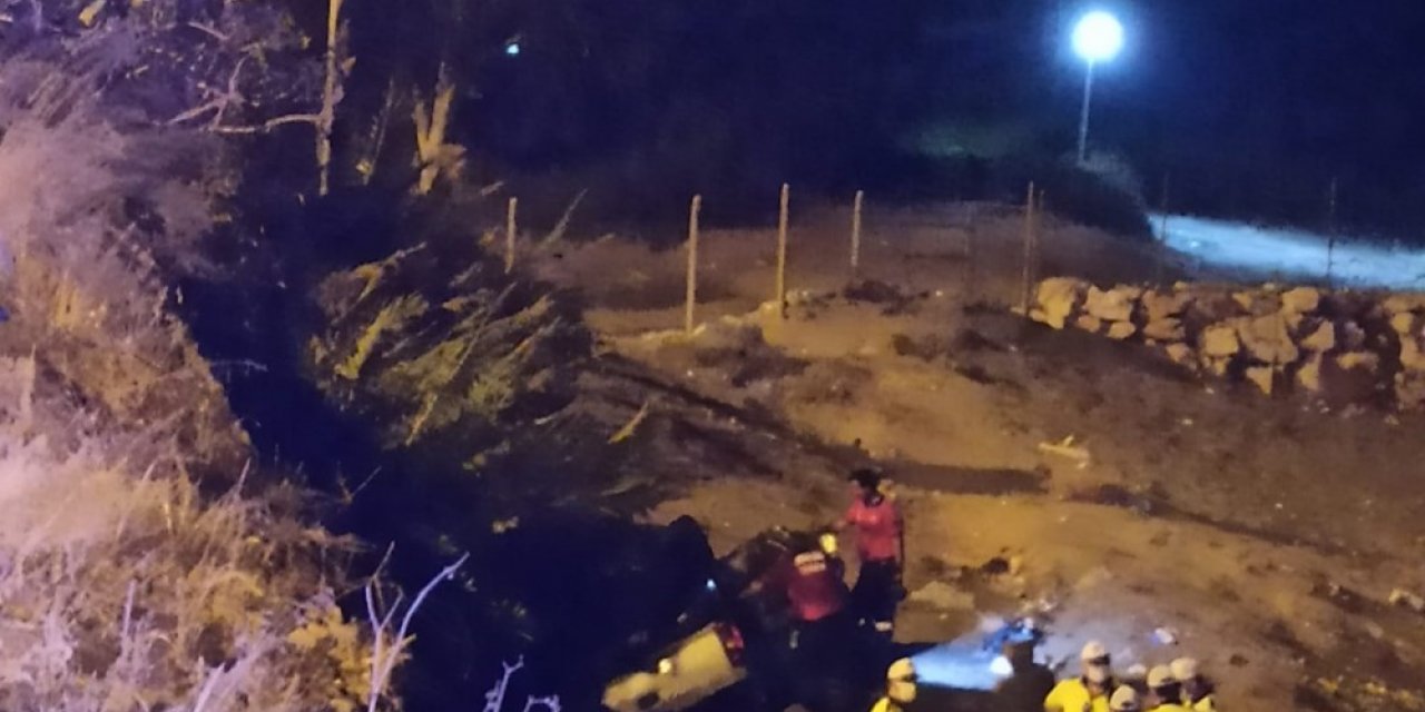 Erdemli’de kamyonet sahile uçtu: 1 ölü, 4 yaralı
