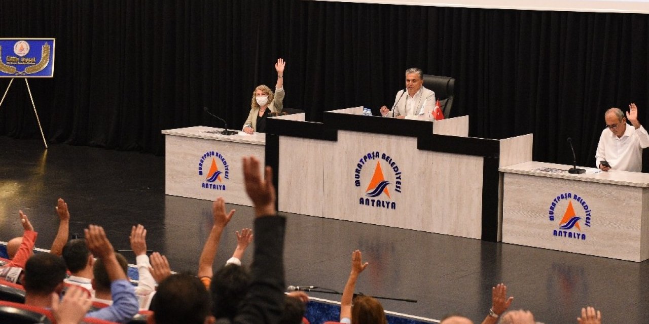 Bütçeyi önce Muratpaşalılar sonra meclis kabul etti