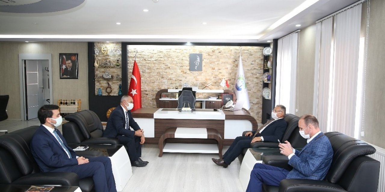 Başkan Büyükkılıç’tan ilçelere yakın markaj