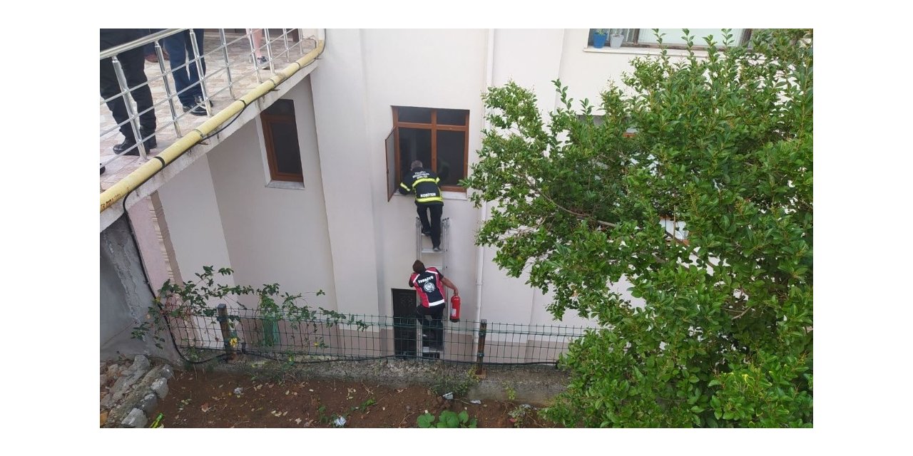 Akçakoca’da mutfaktan çıkan duman paniğe neden oldu