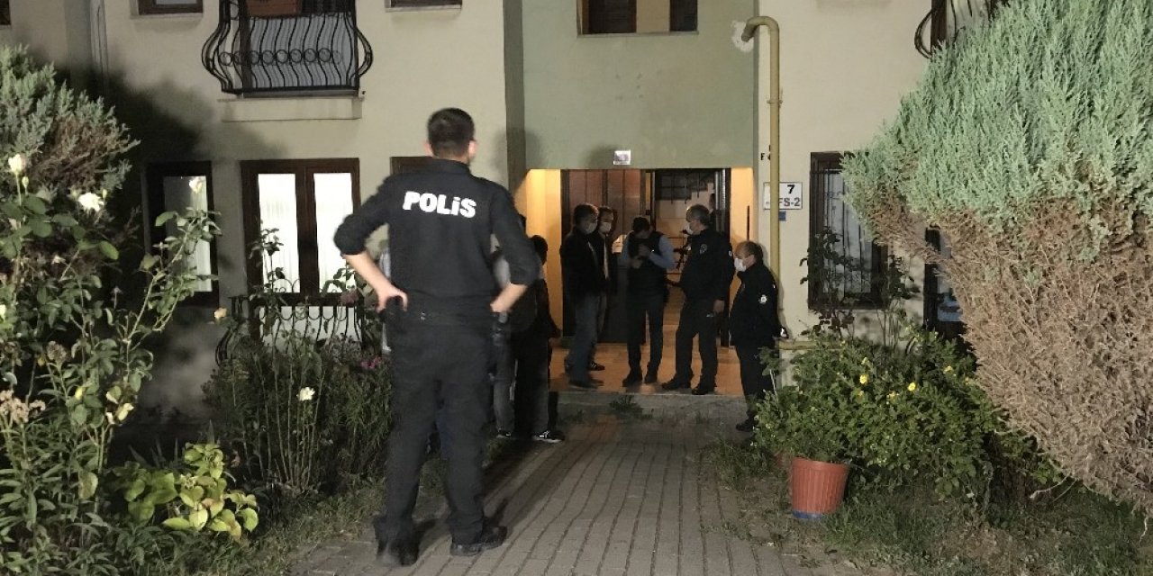 Kız arkadaşını kalbinden vurarak öldüren şahıs intihar etti