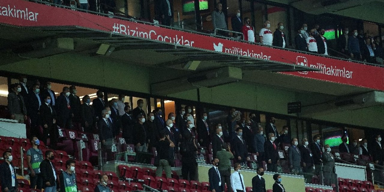 Gençlik ve Spor Bakanı Kasapoğlu, Millileri yalnız bırakmadı